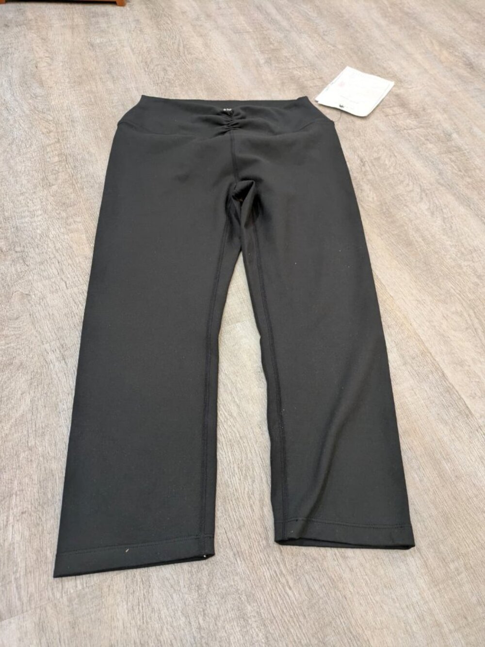 Harmony & Balance Black Ruched Capri Leggings Womens M NWT